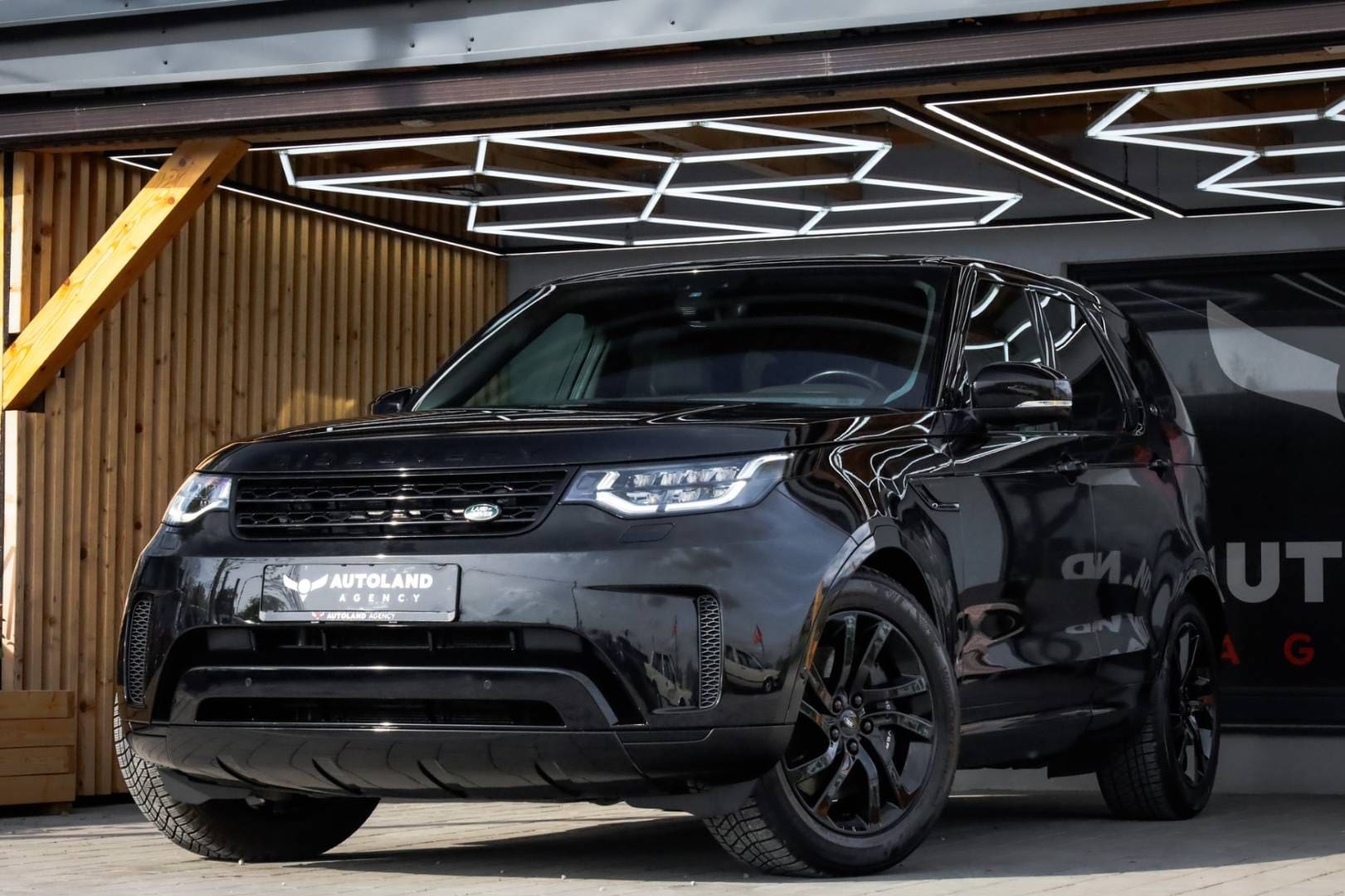 Land-Rover-Discovery-30D-SDV6-306k-HSE-Luxury-AWD-AT