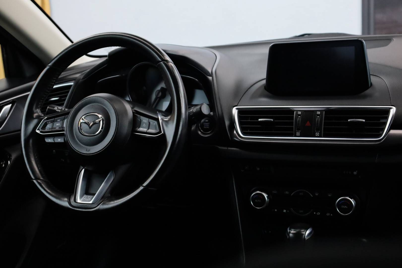 Mazda-3-20-Skyactiv-G120-Revolution-AT-17