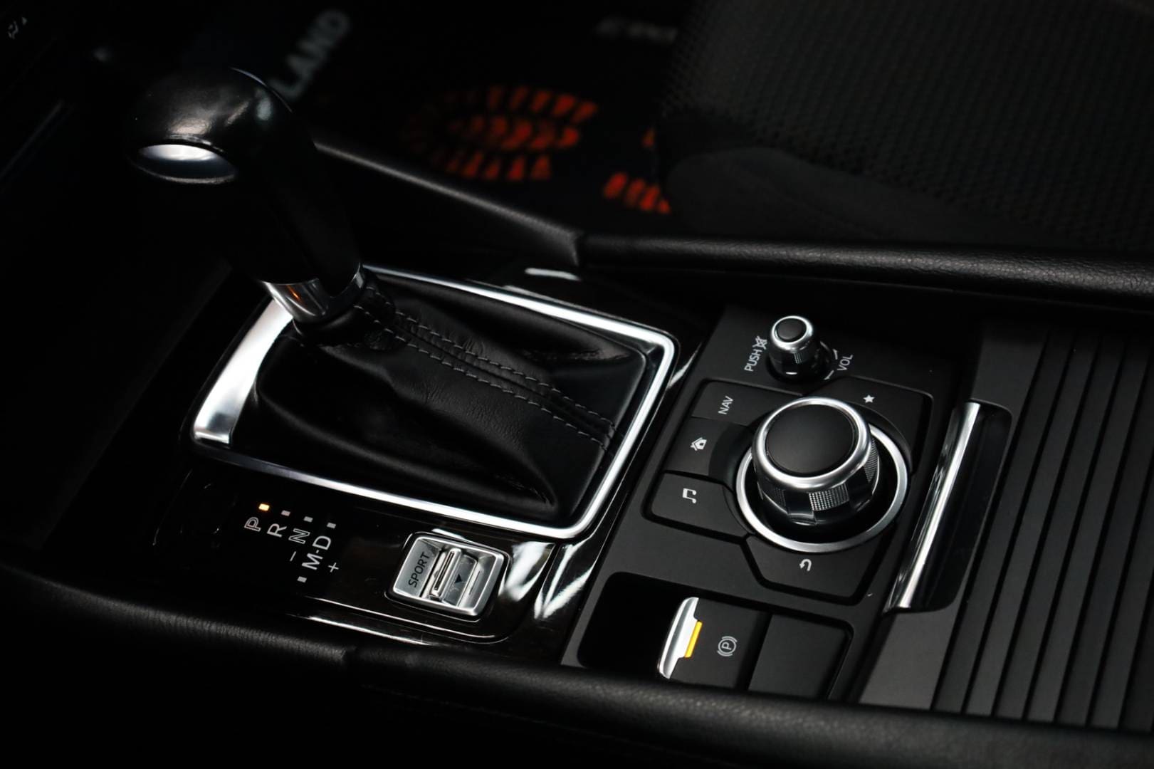 Mazda-3-20-Skyactiv-G120-Revolution-AT-33