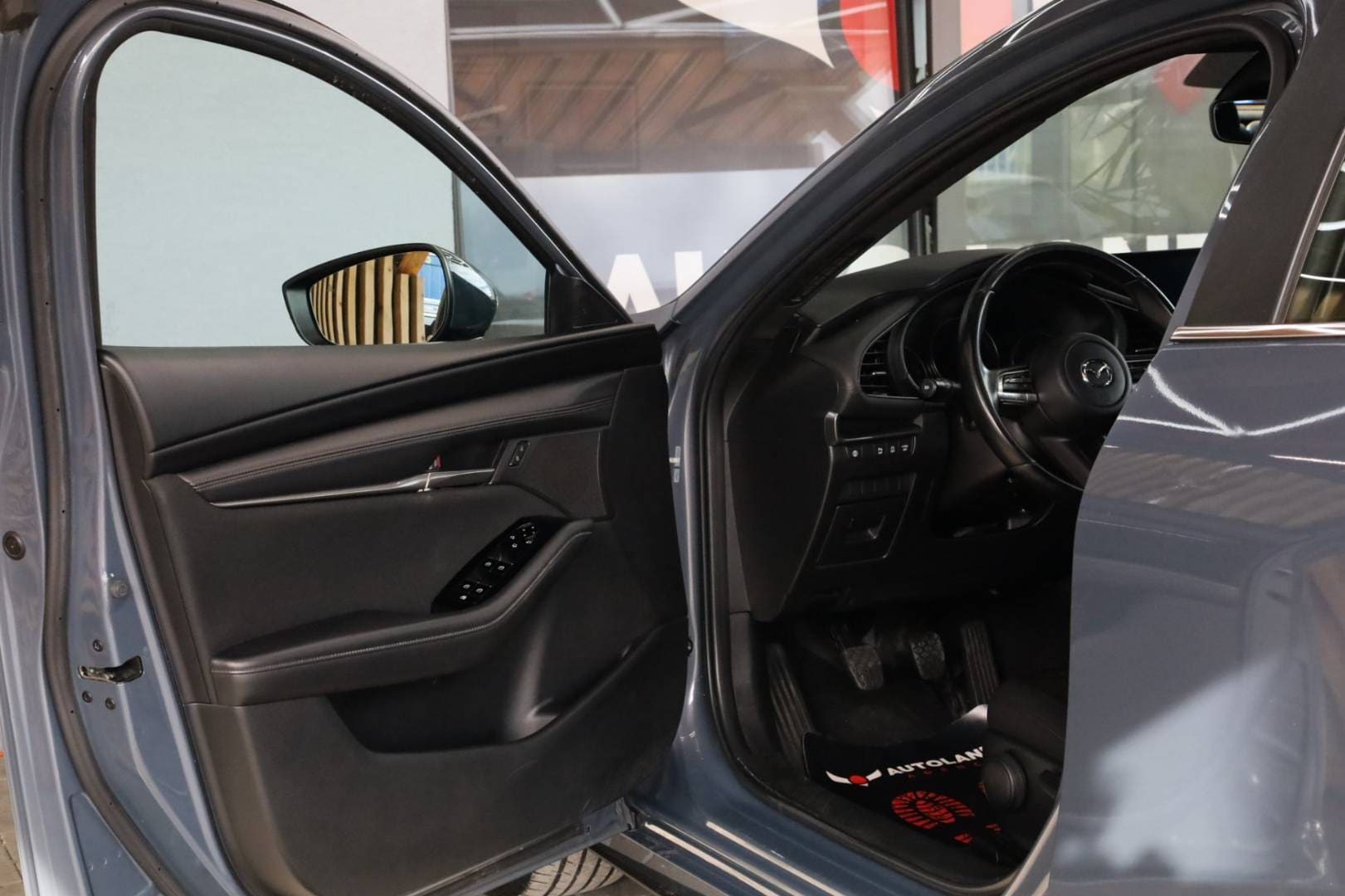 Mazda-3-20-Skyactiv-G122-10