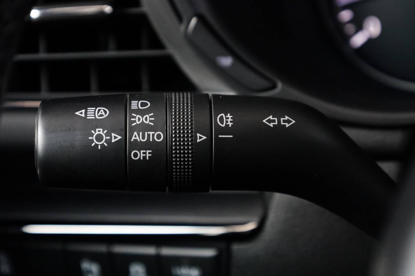 Mazda-3-20-Skyactiv-G122-PlusStyleSafety-AT-19