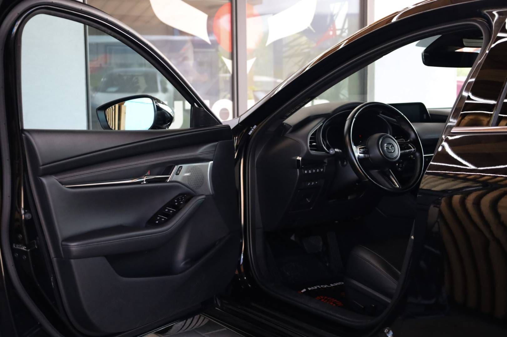 Mazda-3-20-Skyactiv-X180-GT-PlusStyleSoundSafetyLuxury-AT-AWD-10