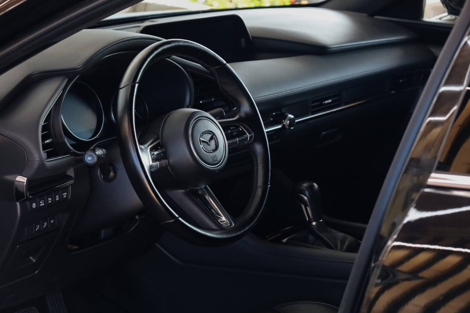 Mazda-3-20-Skyactiv-X180-GT-PlusStyleSoundSafetyLuxury-AT-AWD-11