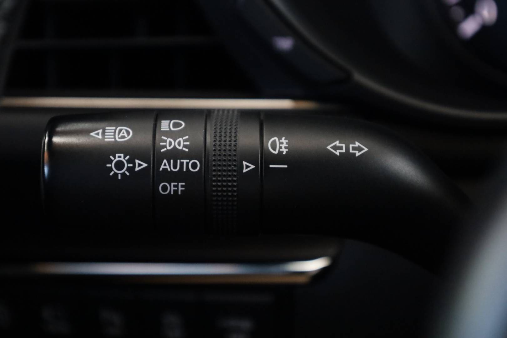 Mazda-3-20-Skyactiv-X180-GT-PlusStyleSoundSafetyLuxury-AT-AWD-20