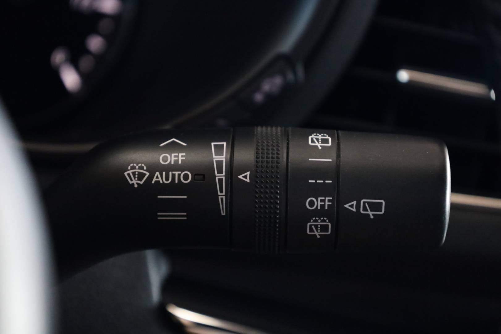 Mazda-3-20-Skyactiv-X180-GT-PlusStyleSoundSafetyLuxury-AT-AWD-21