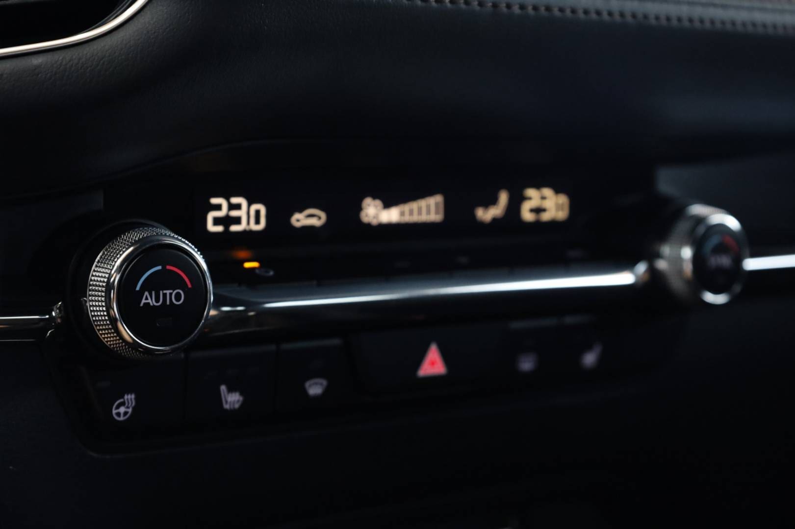Mazda-3-20-Skyactiv-X180-GT-PlusStyleSoundSafetyLuxury-AT-AWD-35