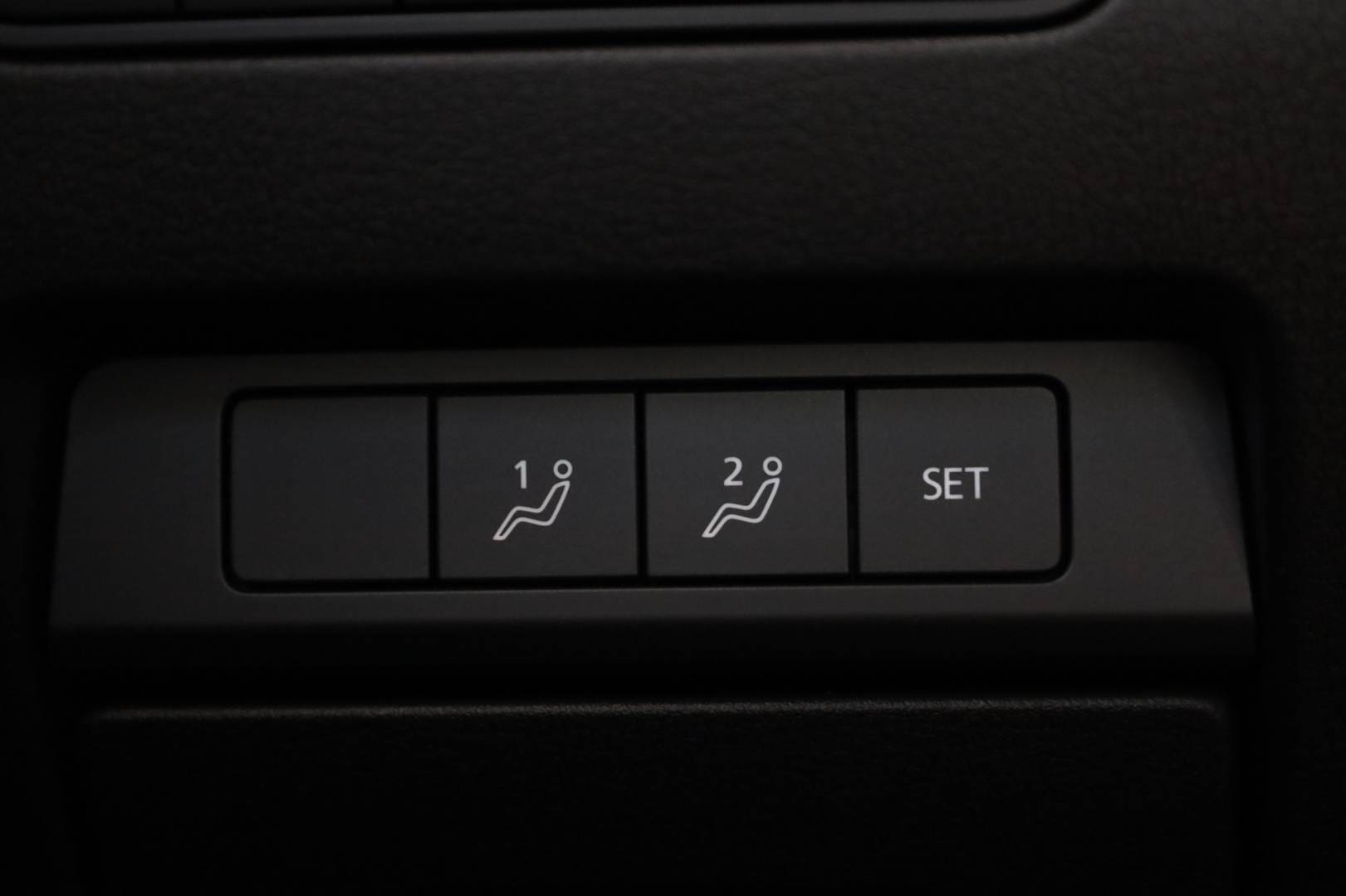 Mazda-3-20-Skyactiv-X180-GT-PlusStyleSoundSafetyLuxury-AT-AWD-40