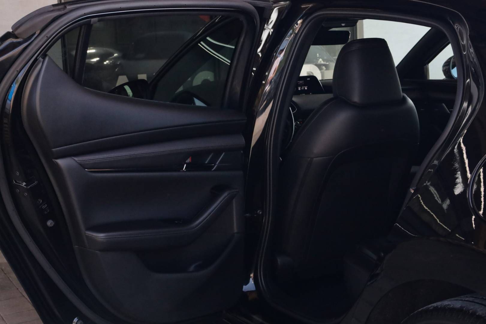 Mazda-3-20-Skyactiv-X180-GT-PlusStyleSoundSafetyLuxury-AT-AWD-44