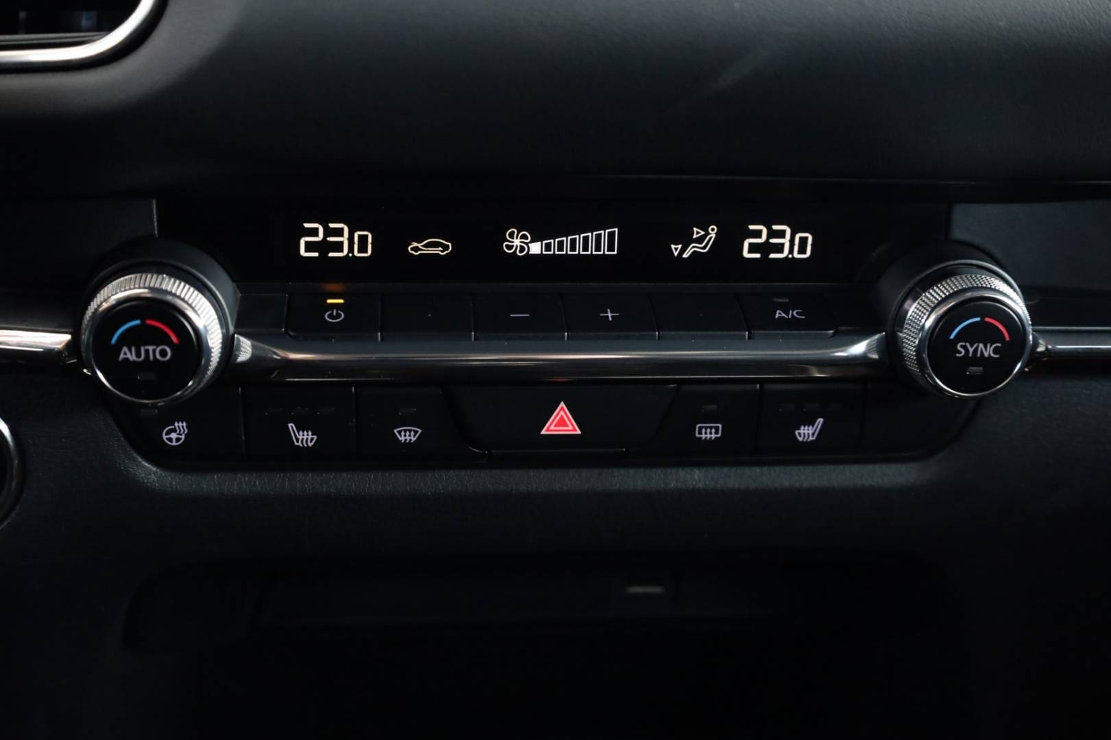 Mazda-CX-30-20-Skyactiv-G122-PlusStyleSafety-32
