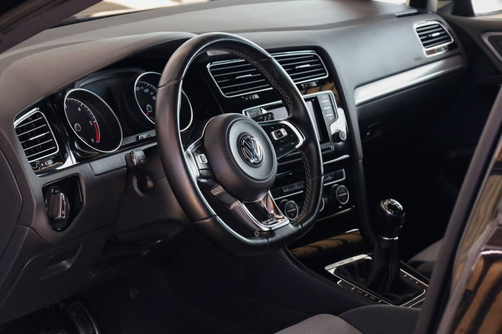 Volkswagen-Golf-Variant-20-TDI-BMT-R-Line-Comfortline-4MOTION-11