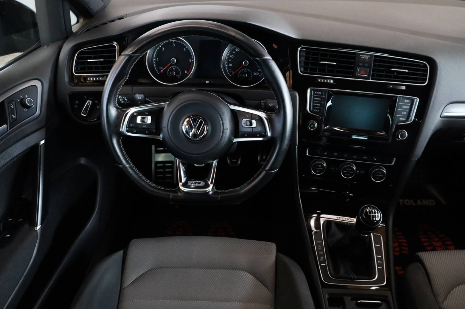 Volkswagen-Golf-Variant-20-TDI-BMT-R-Line-Comfortline-4MOTION-15