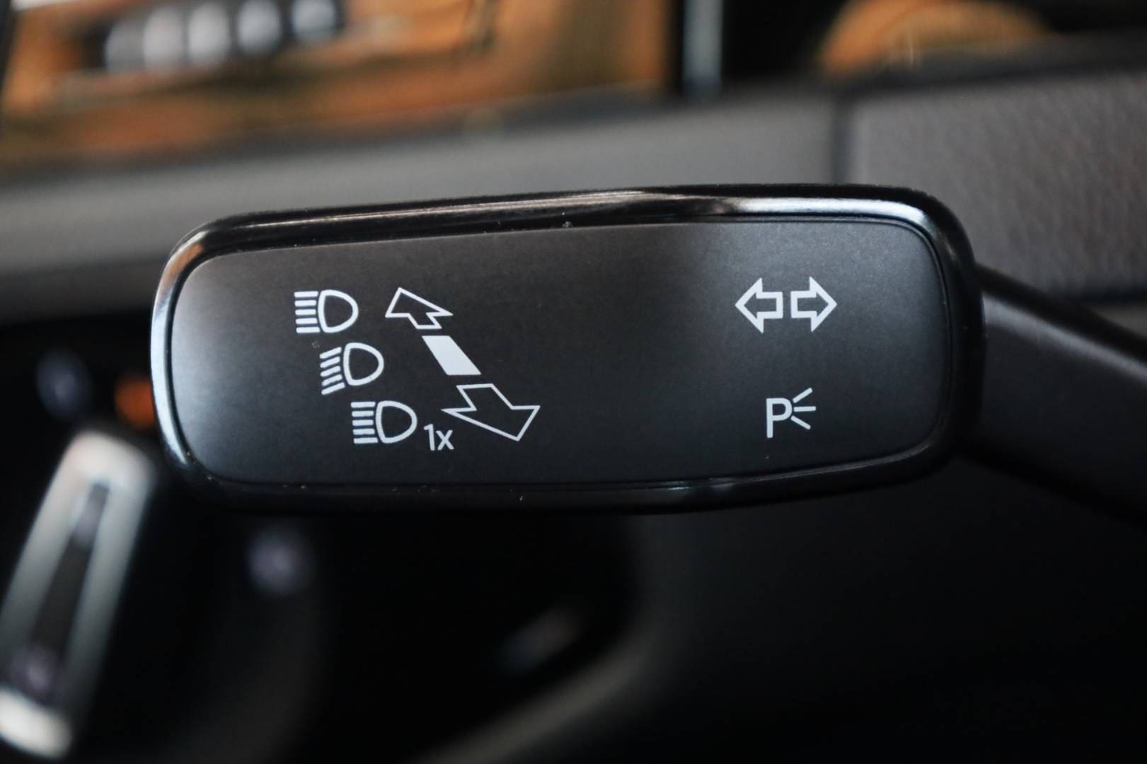 Volkswagen-Golf-Variant-20-TDI-BMT-R-Line-Comfortline-4MOTION-19