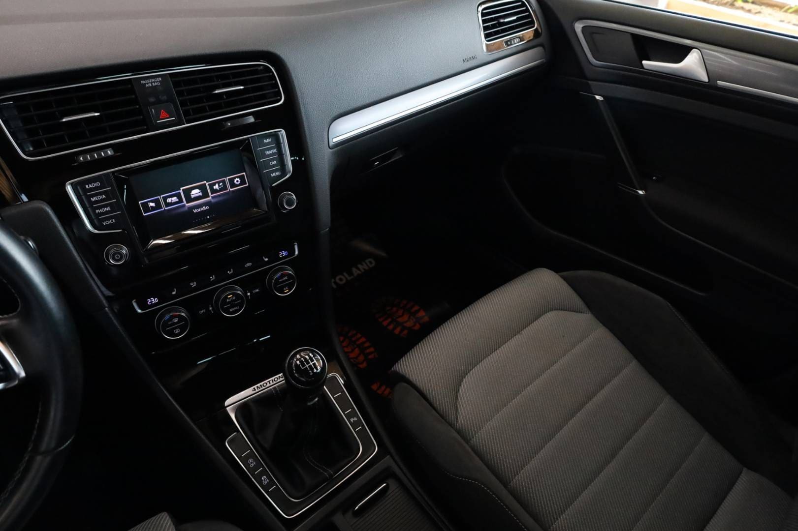 Volkswagen-Golf-Variant-20-TDI-BMT-R-Line-Comfortline-4MOTION-22