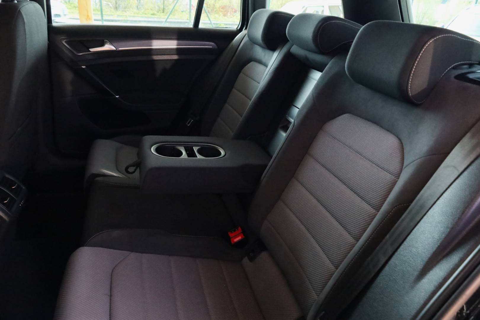 Volkswagen-Golf-Variant-20-TDI-BMT-R-Line-Comfortline-4MOTION-38