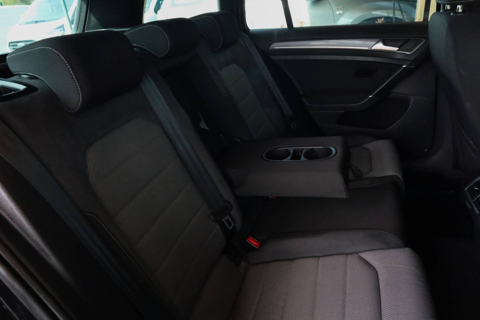 Volkswagen-Golf-Variant-20-TDI-BMT-R-Line-Comfortline-4MOTION-42