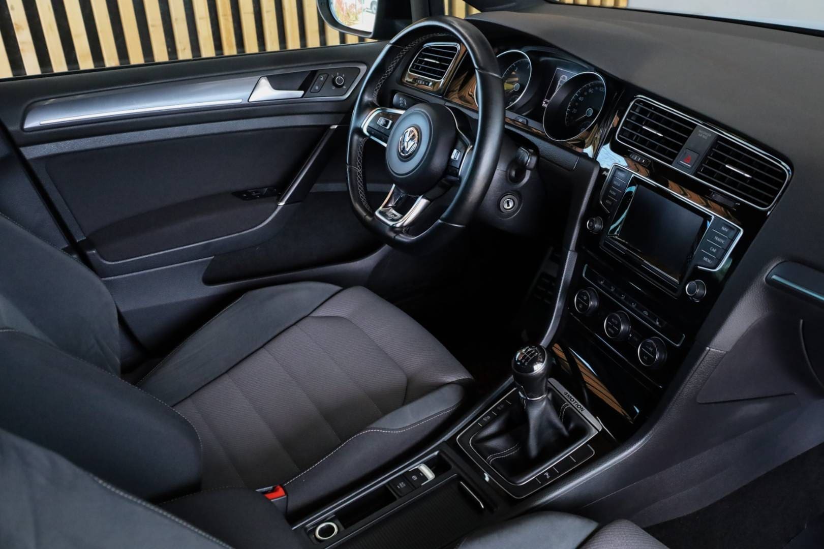 Volkswagen-Golf-Variant-20-TDI-BMT-R-Line-Comfortline-4MOTION-44