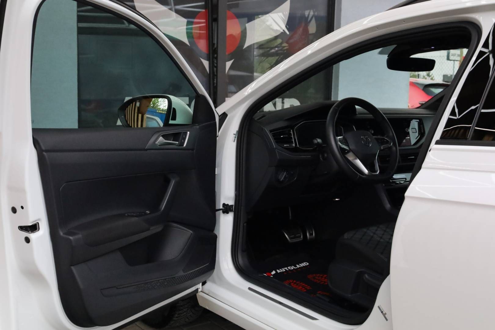 Volkswagen-Taigo-10-TSI-R-Line-DSG-10
