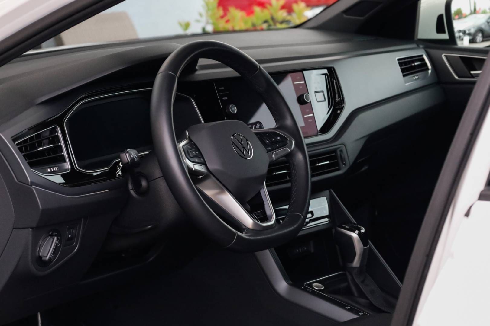 Volkswagen-Taigo-10-TSI-R-Line-DSG-11