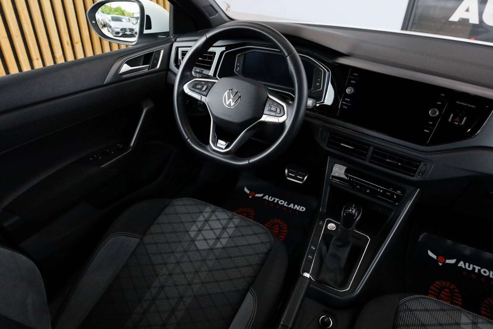 Volkswagen-Taigo-10-TSI-R-Line-DSG-14