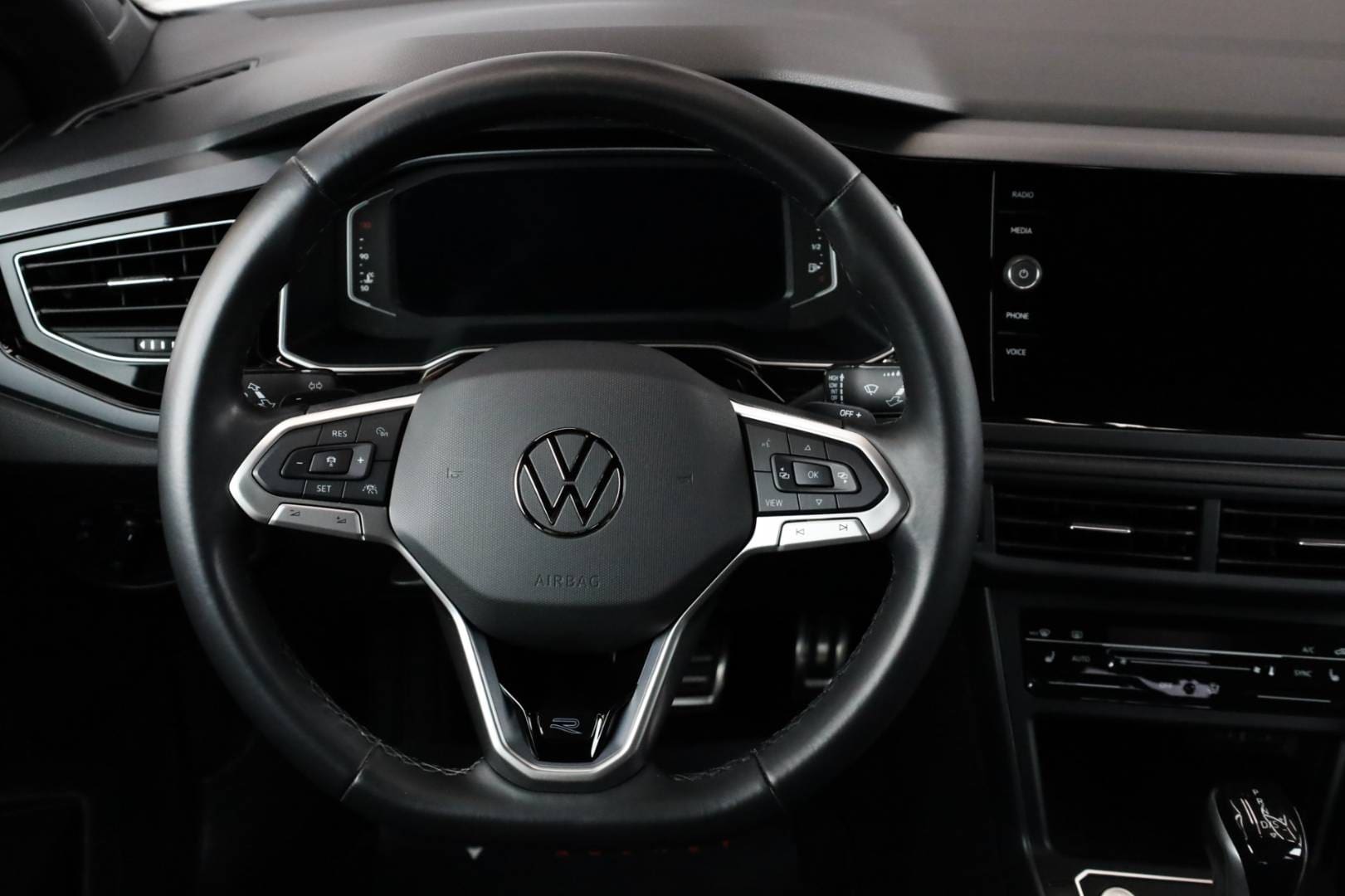 Volkswagen-Taigo-10-TSI-R-Line-DSG-16
