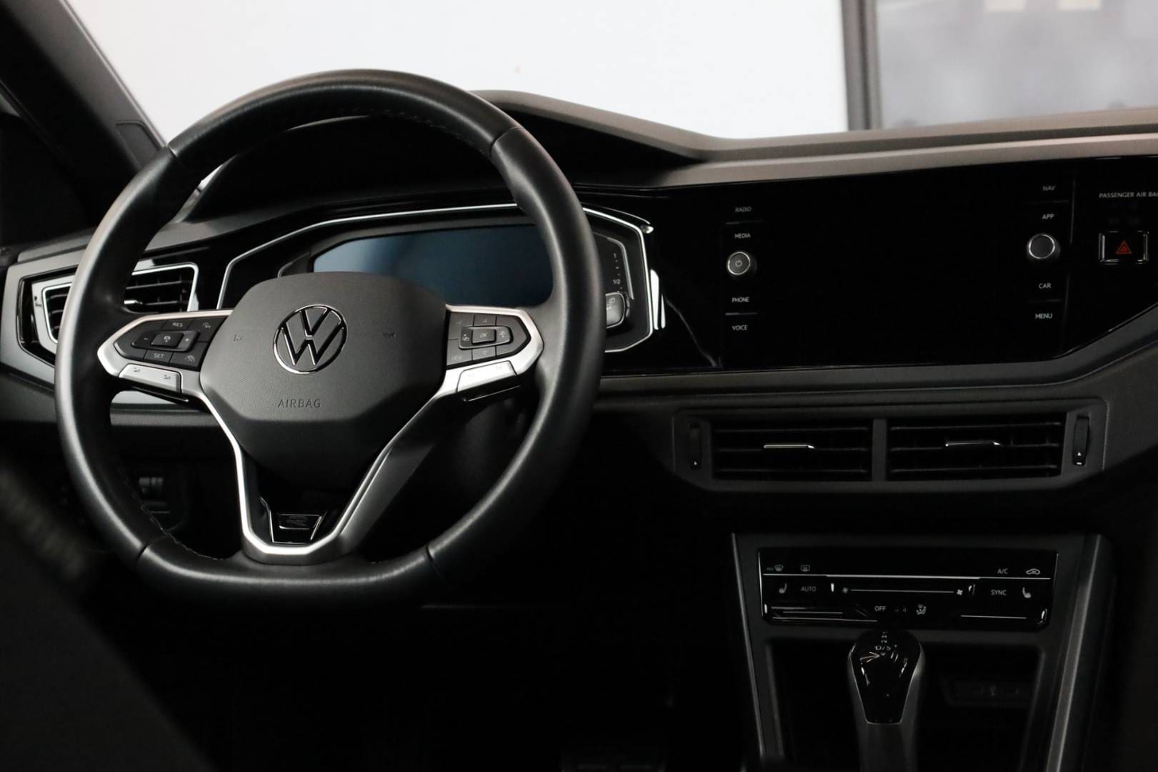 Volkswagen-Taigo-10-TSI-R-Line-DSG-17