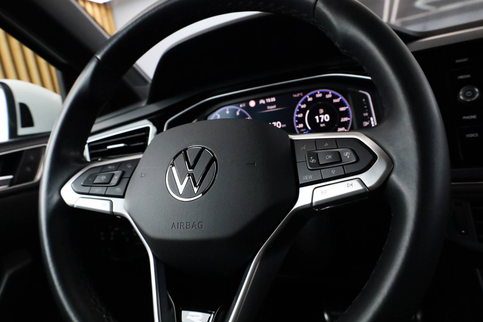 Volkswagen-Taigo-10-TSI-R-Line-DSG-23