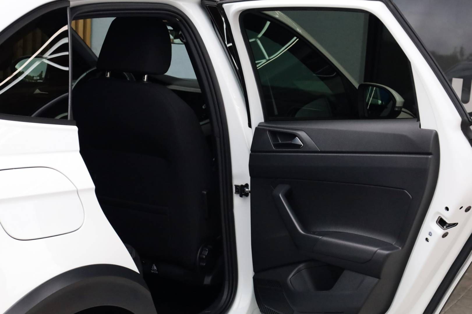 Volkswagen-Taigo-10-TSI-R-Line-DSG-50