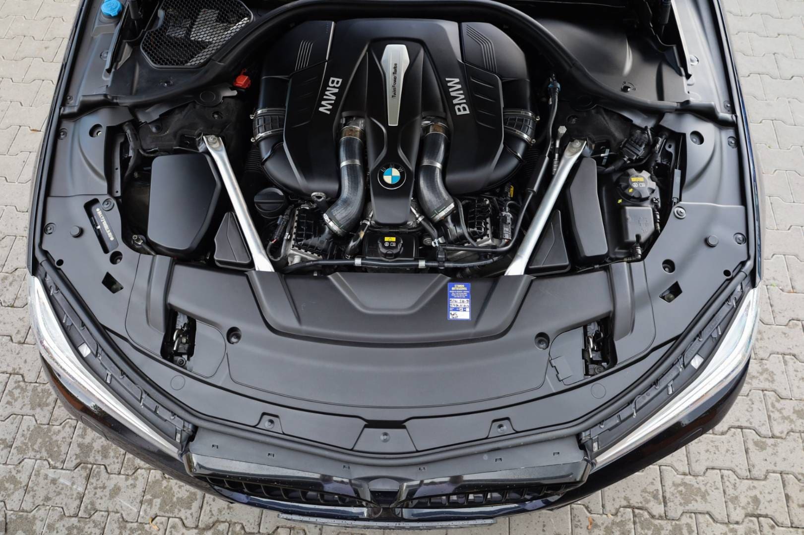 BMW-Rad-7-750Li-M-packet-xDrive-AT-760Li-V12-Optic-64