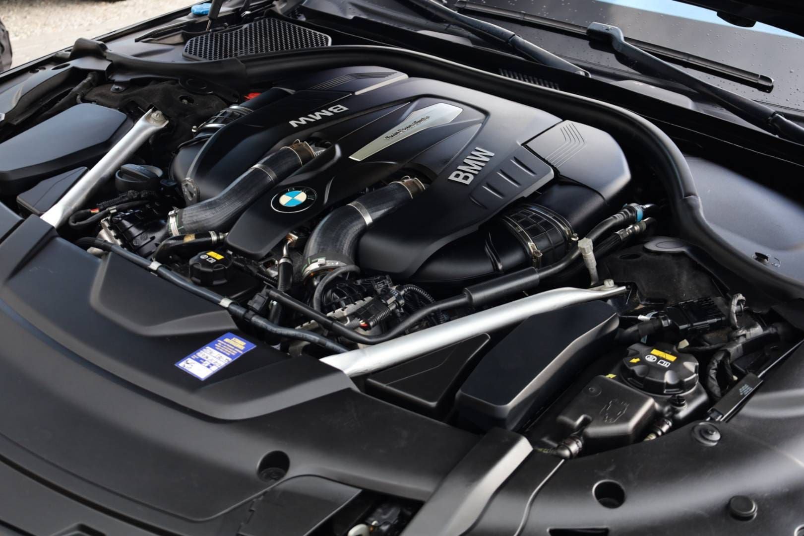 BMW-Rad-7-750Li-M-packet-xDrive-AT-760Li-V12-Optic-68