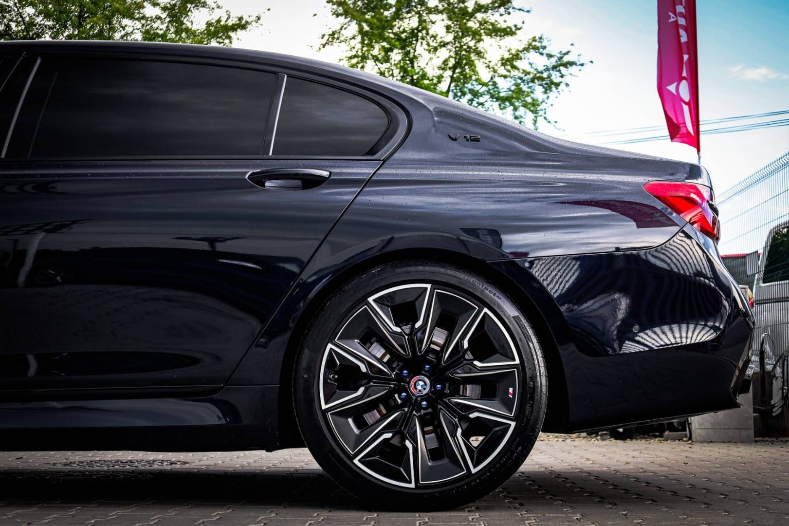BMW-Rad-7-750Li-M-packet-xDrive-AT-760Li-V12-Optic-73