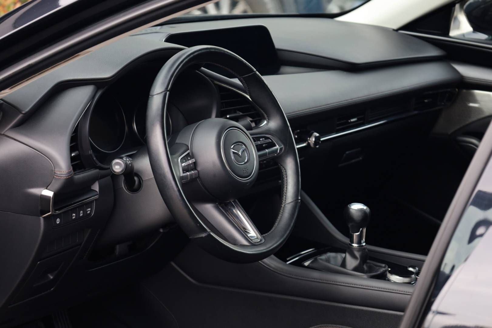 Mazda-3-20-Skyactiv-G122-PlusStyleSoundSafety-11