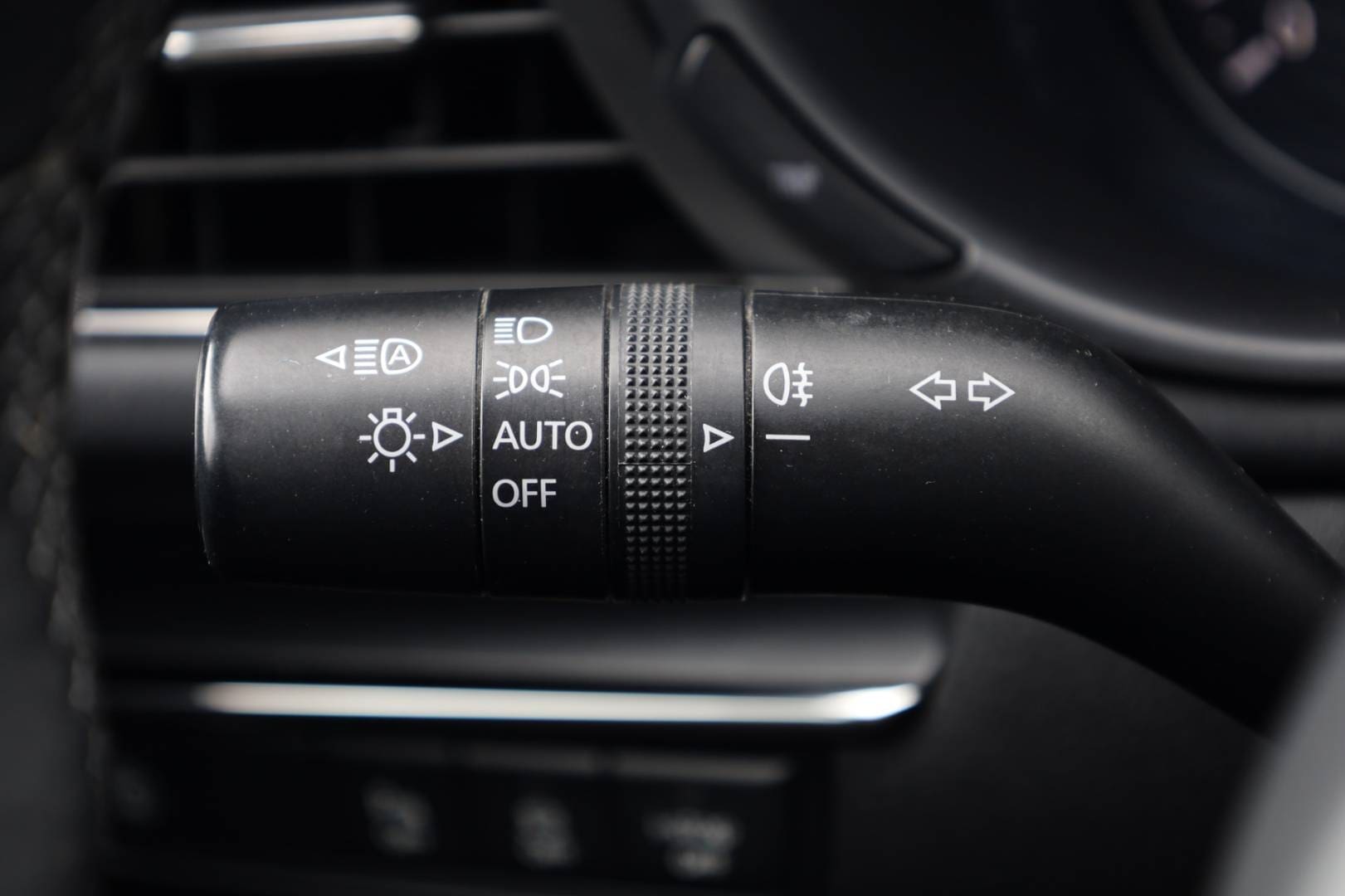 Mazda-3-20-Skyactiv-G122-PlusStyleSoundSafety-20