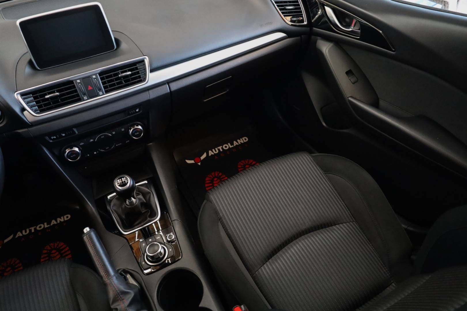 Mazda-3-20-Skyactiv-G165-Revolution-13