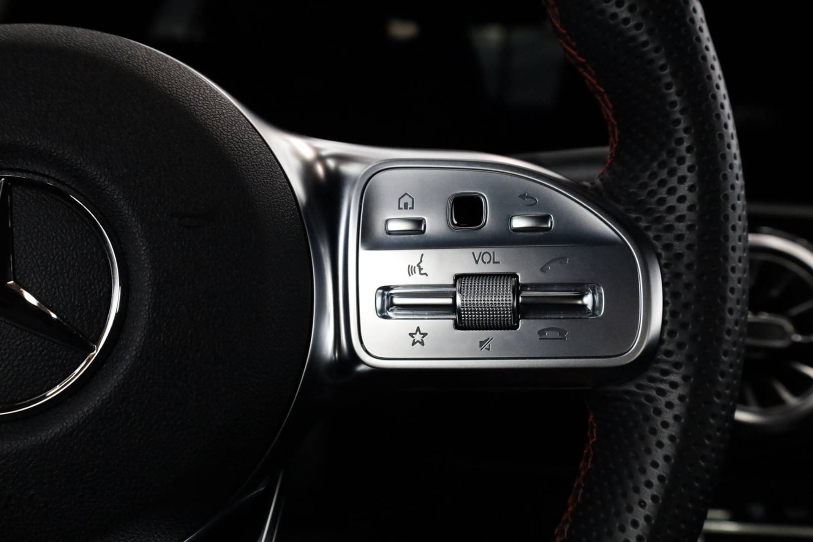 Mercedes-Benz-CLA-Kupe-200d-AMG-Line-AT-23