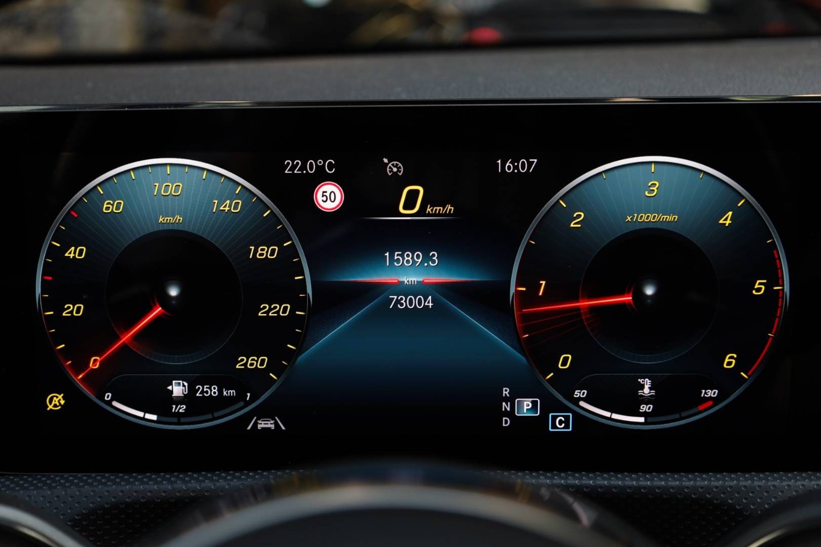 Mercedes-Benz-CLA-Kupe-200d-AMG-Line-AT-27