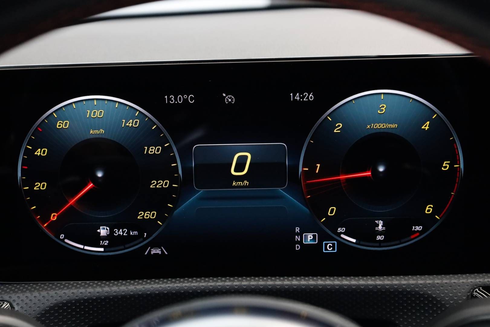 Mercedes-Benz-CLA-Kupe-200d-AMG-Line-AT-28