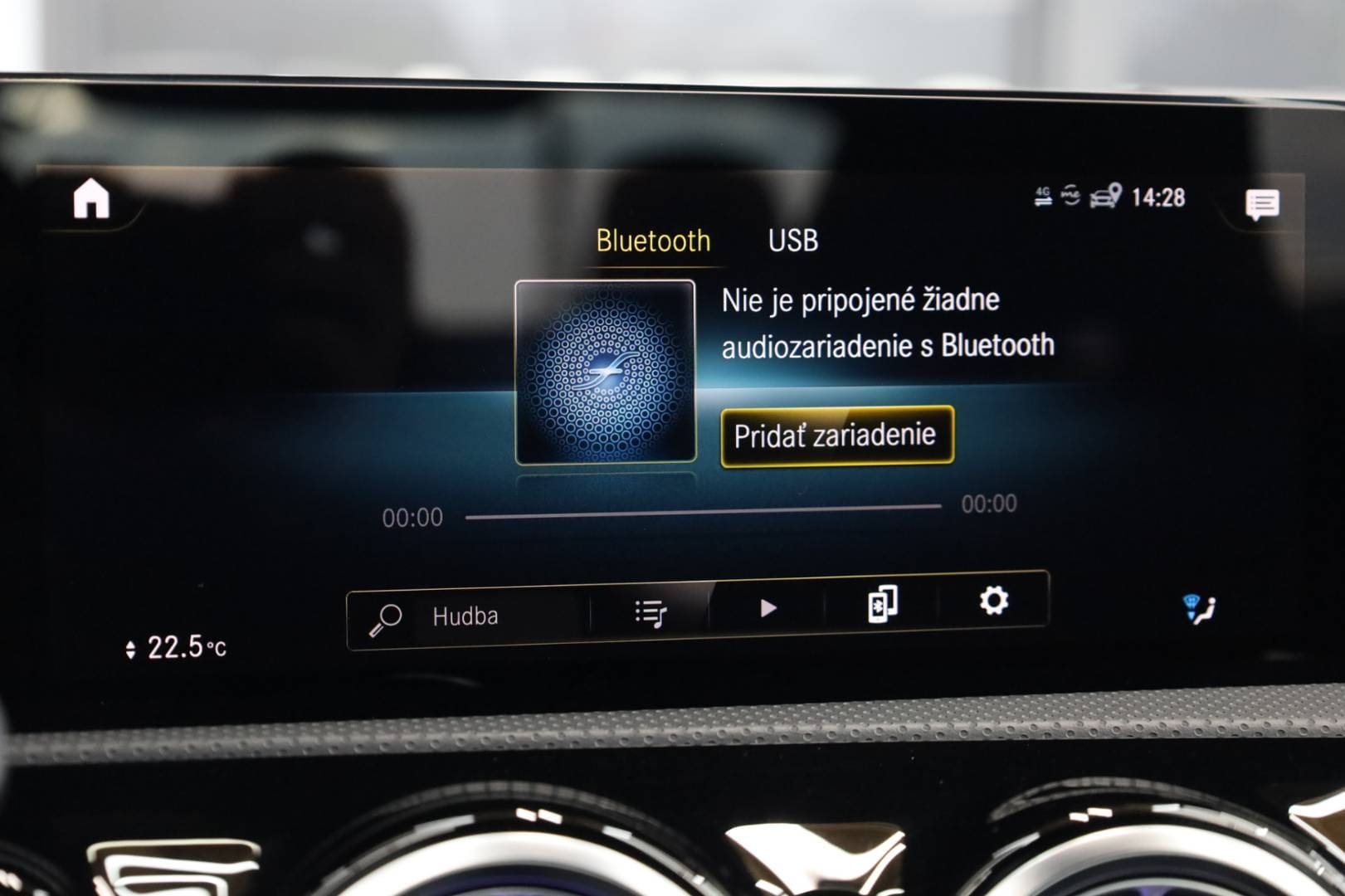 Mercedes-Benz-CLA-Kupe-200d-AMG-Line-AT-35