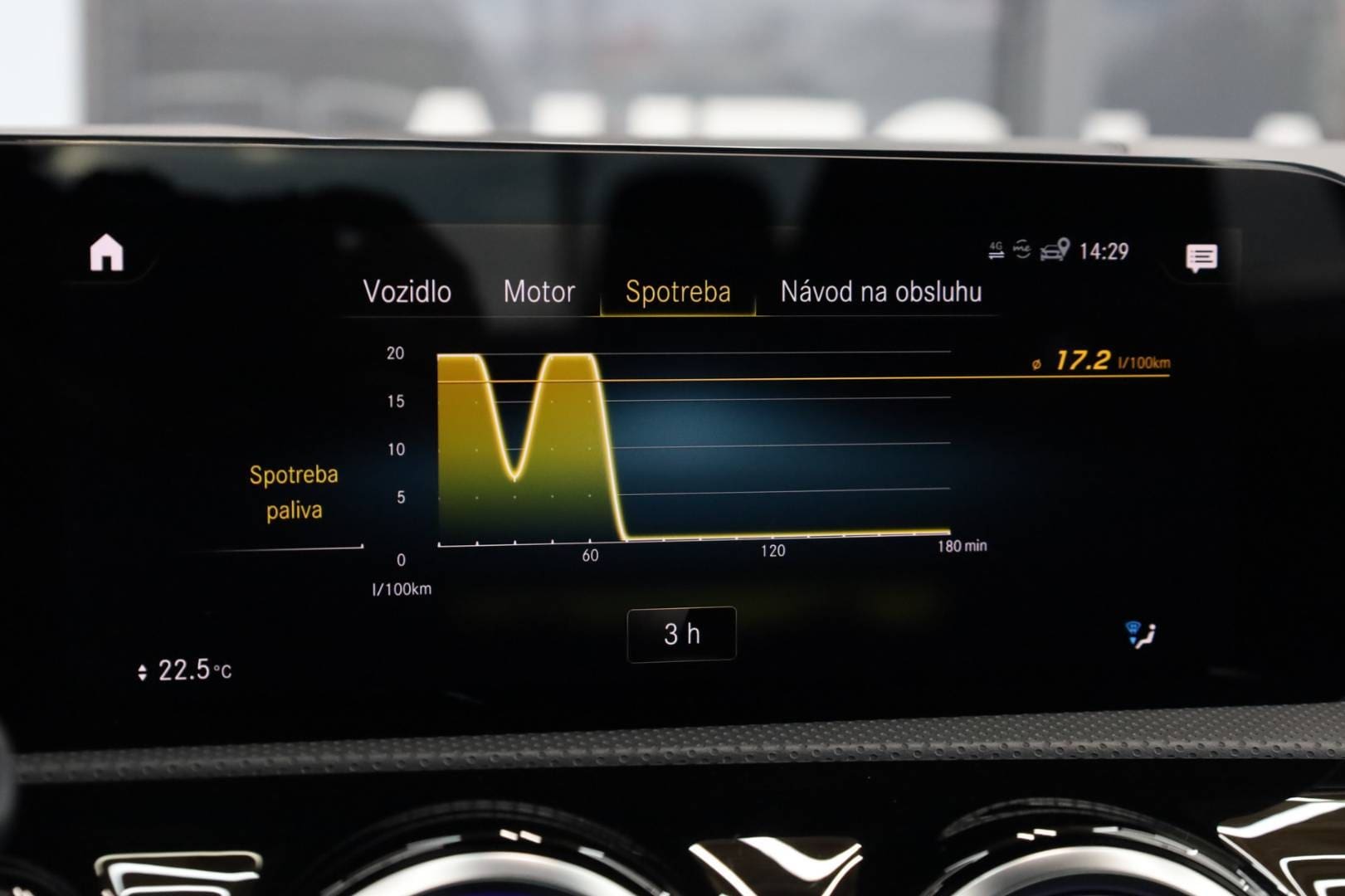 Mercedes-Benz-CLA-Kupe-200d-AMG-Line-AT-40