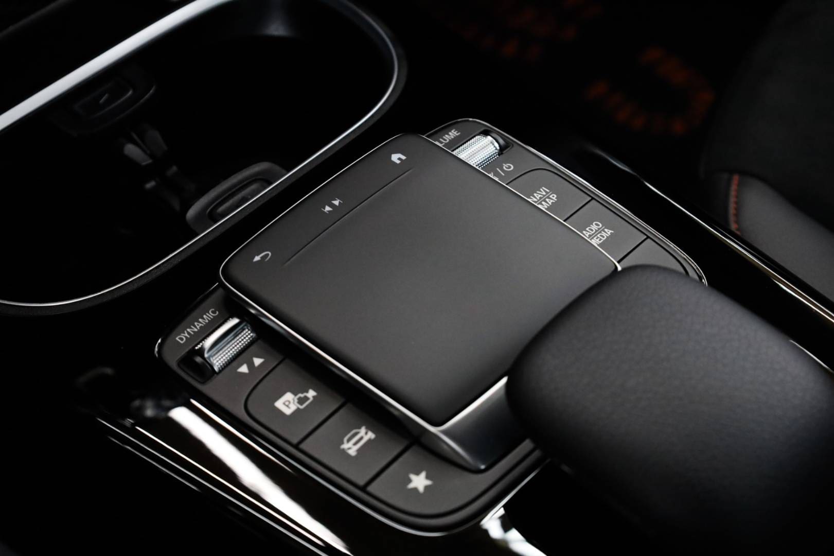 Mercedes-Benz-CLA-Kupe-200d-AMG-Line-AT-51