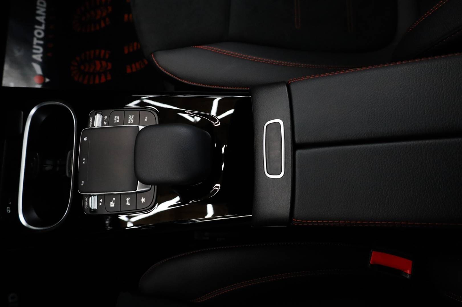 Mercedes-Benz-CLA-Kupe-200d-AMG-Line-AT-52