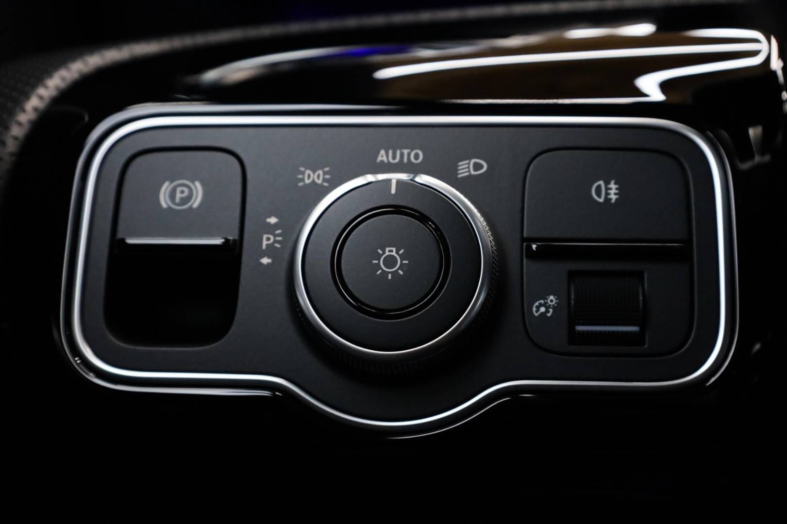 Mercedes-Benz-CLA-Kupe-200d-AMG-Line-AT-53