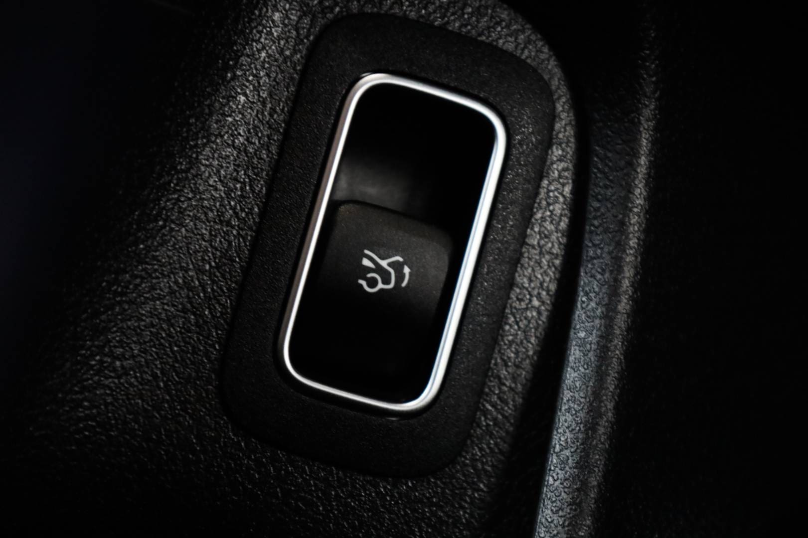 Mercedes-Benz-CLA-Kupe-200d-AMG-Line-AT-56