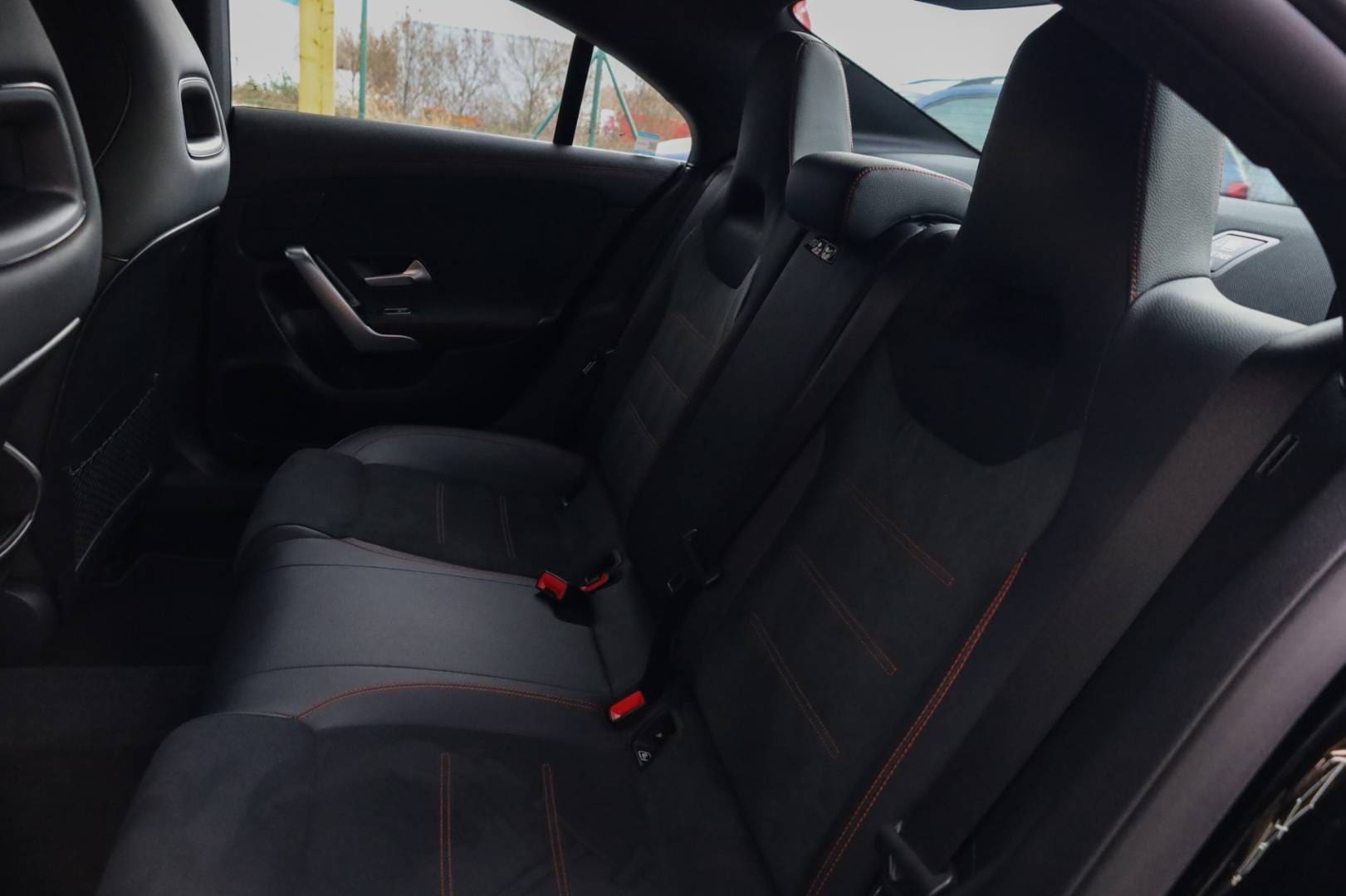 Mercedes-Benz-CLA-Kupe-200d-AMG-Line-AT-60