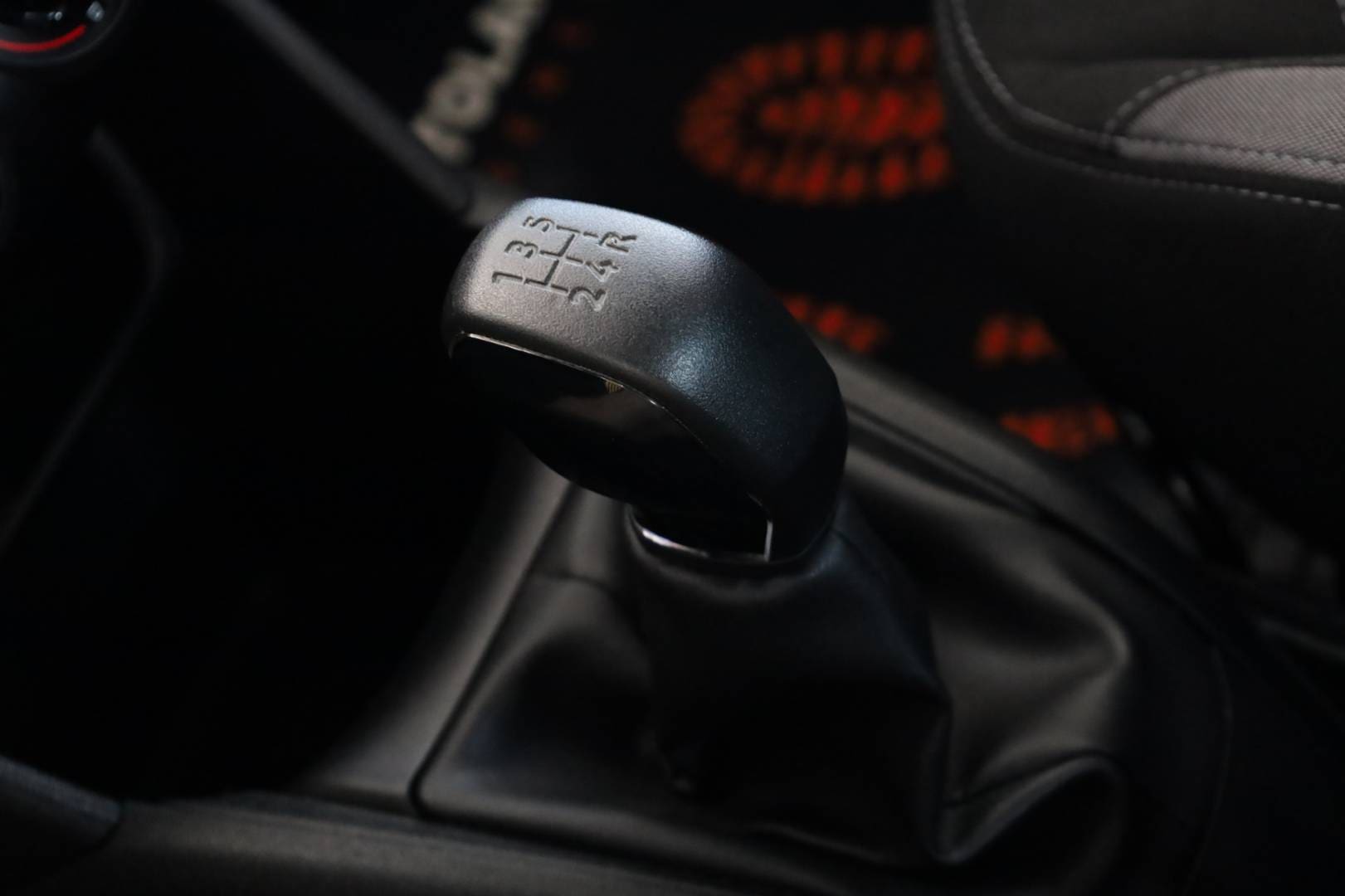 Peugeot-208-12-Vti-Active-35