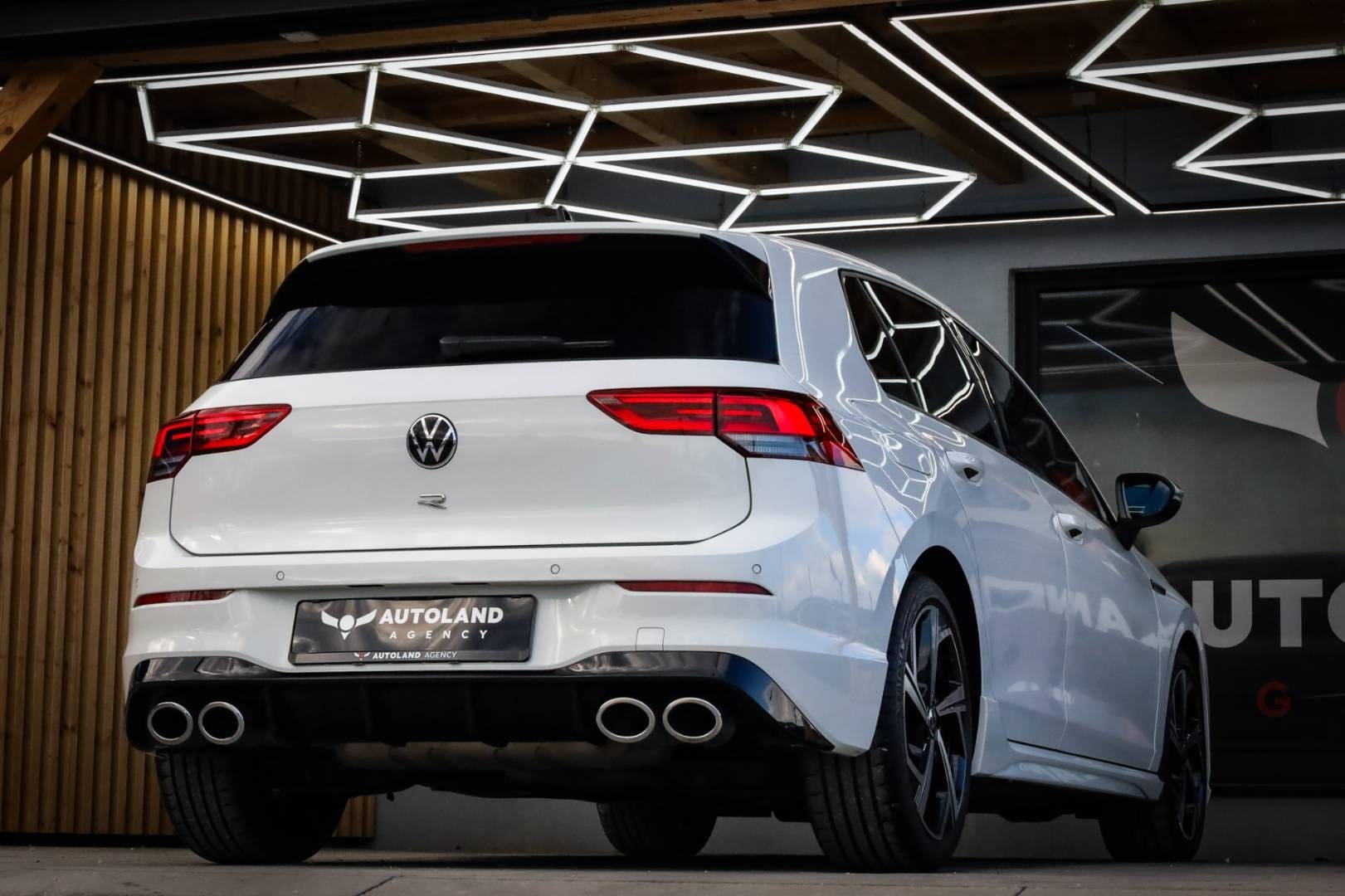Volkswagen-Golf-20-TSI-320k-R-4MOTION-DSG-61