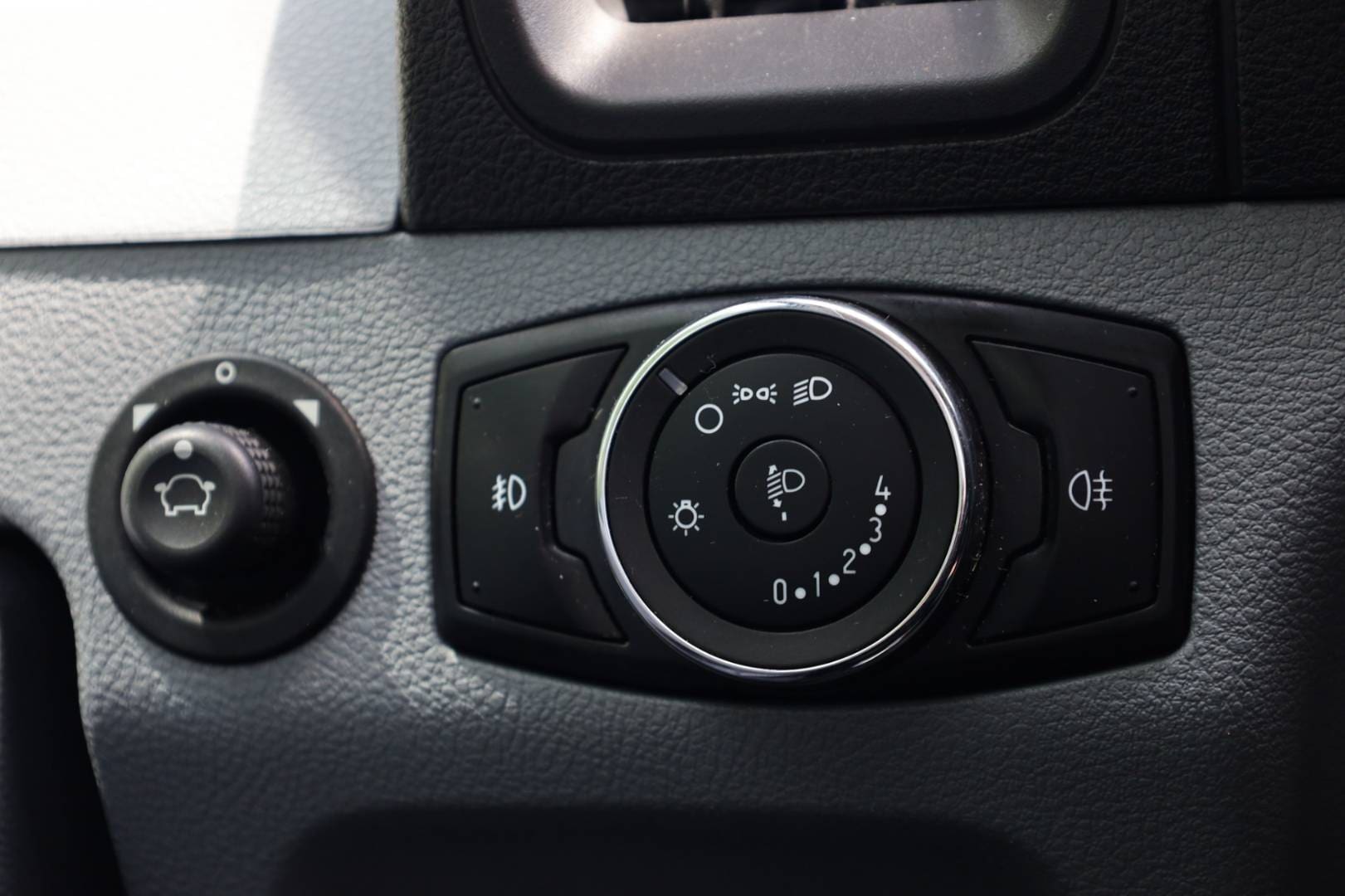 Ford-Transit-20-TDCi-Trend-L2H2-T310-FWD-23