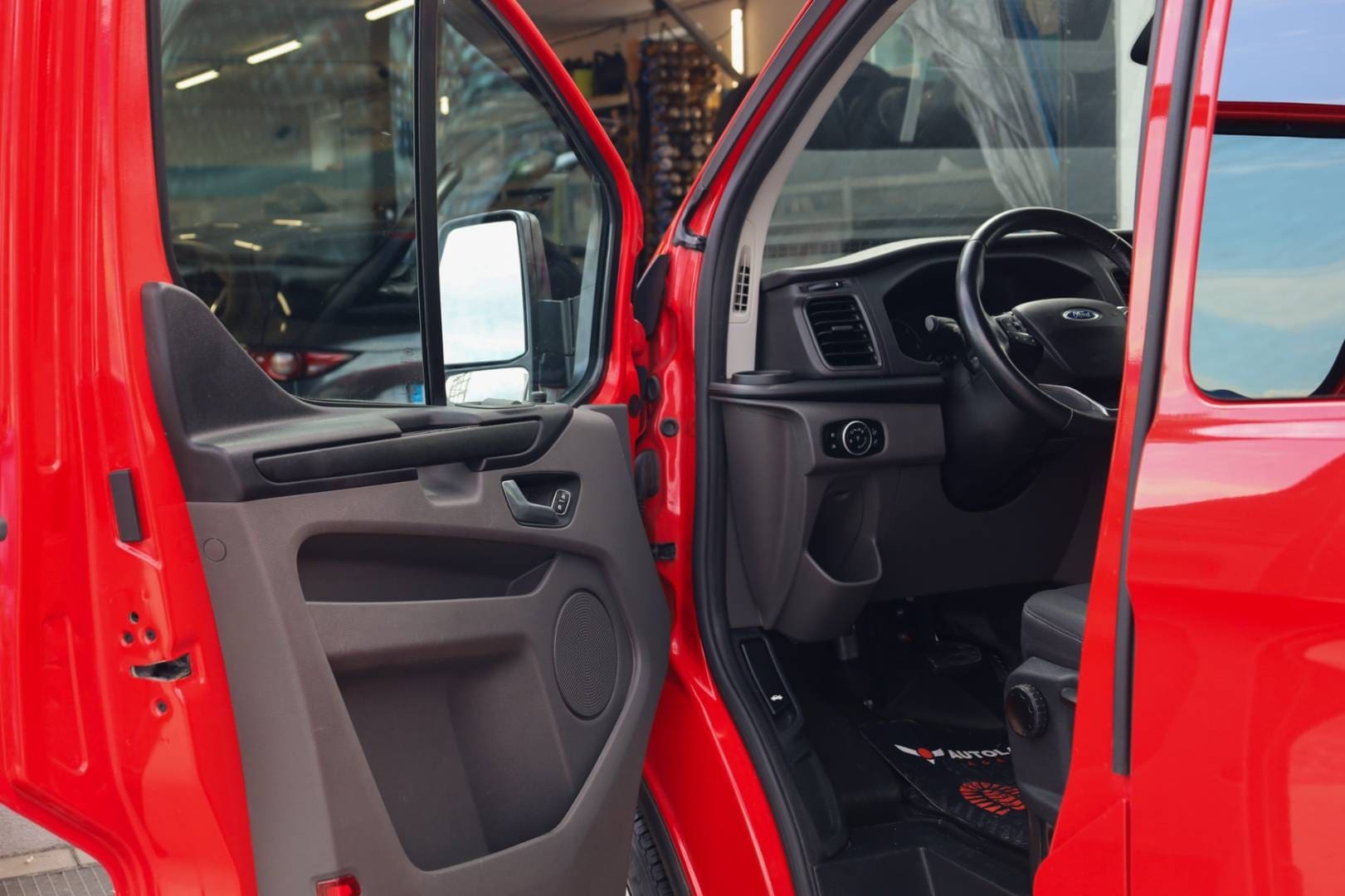 Ford-Transit-Custom-20-TDCi-EcoBlue-130-Trend-L2-T320-AT-10