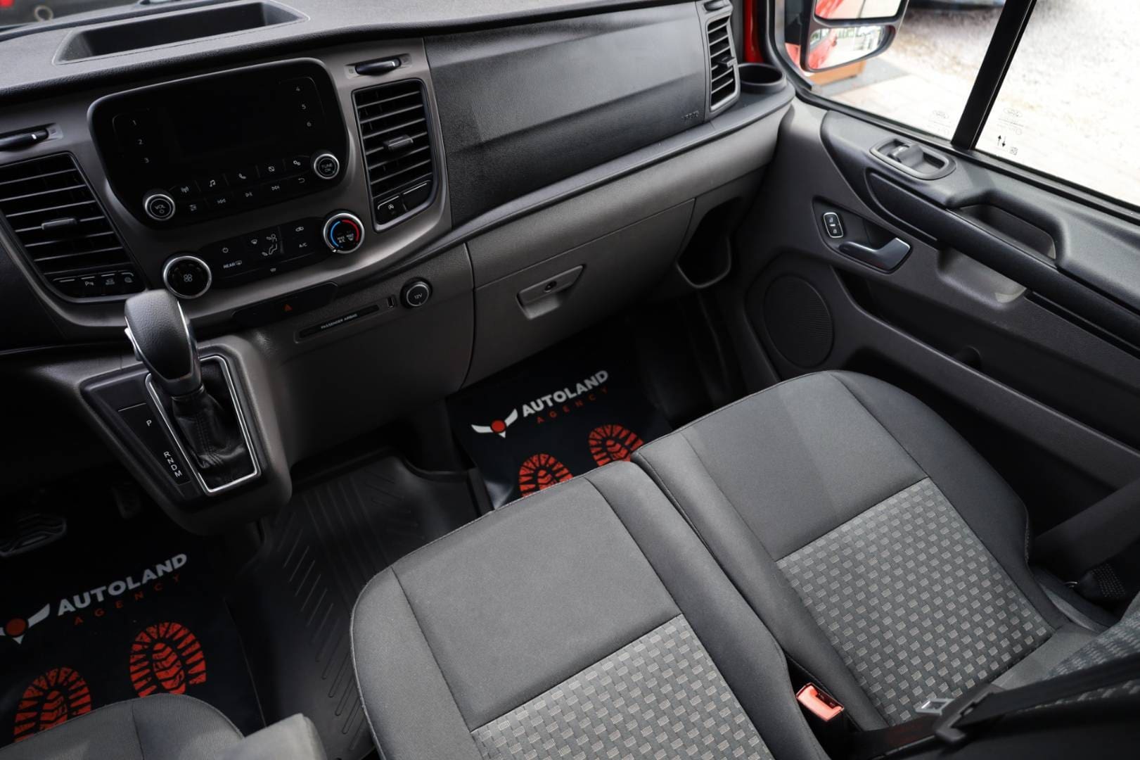 Ford-Transit-Custom-20-TDCi-EcoBlue-130-Trend-L2-T320-AT-13