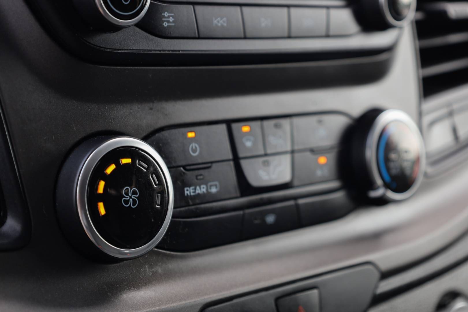 Ford-Transit-Custom-20-TDCi-EcoBlue-130-Trend-L2-T320-AT-28