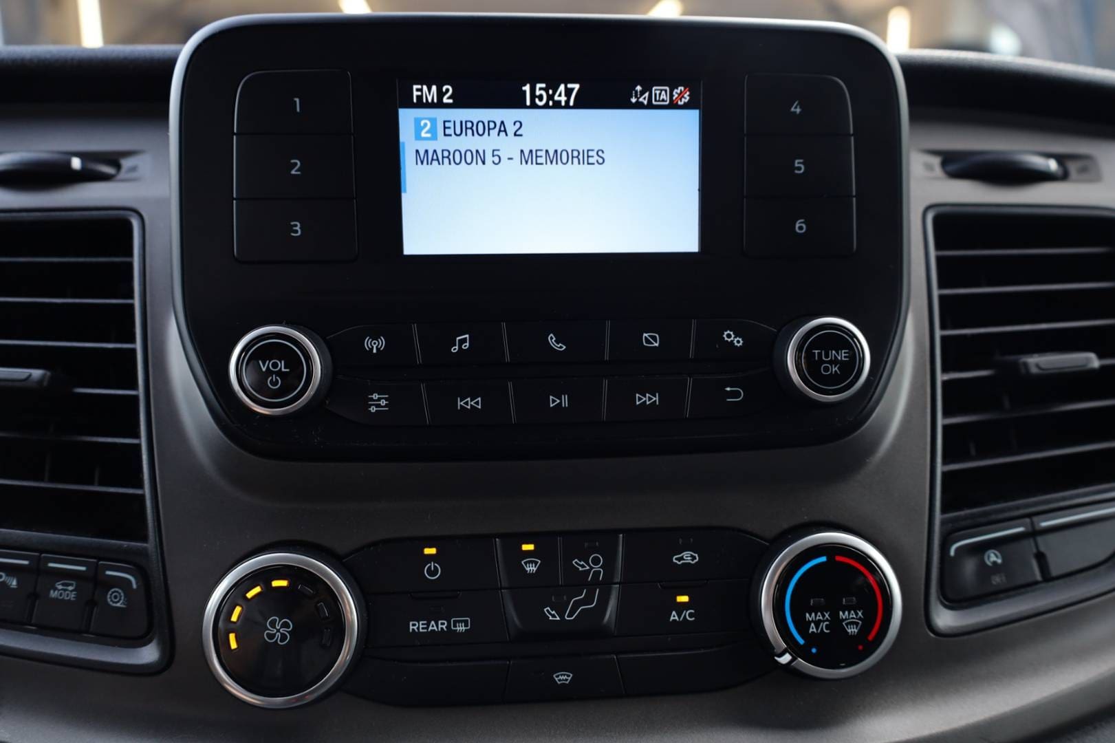 Ford-Transit-Custom-20-TDCi-EcoBlue-130-Trend-L2-T320-AT-29
